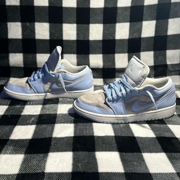 WMNS AIR JORDAN 1 LOW SIZE 10 - Picture 4 of 12